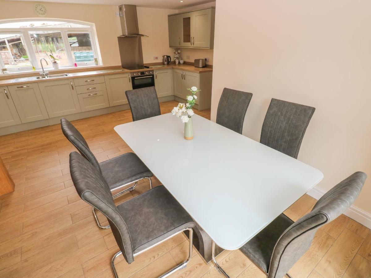 Woodpecker Barn Villa Pontyclun Luaran gambar