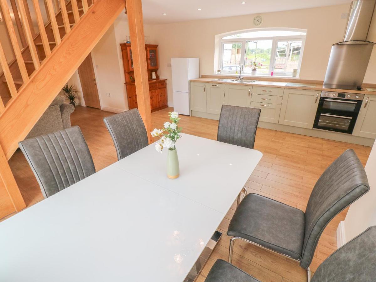 Woodpecker Barn Villa Pontyclun Luaran gambar