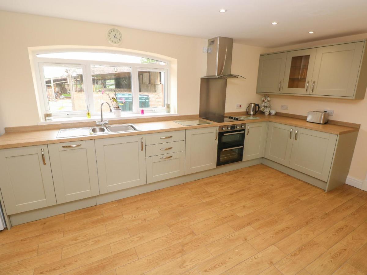 Woodpecker Barn Villa Pontyclun Luaran gambar